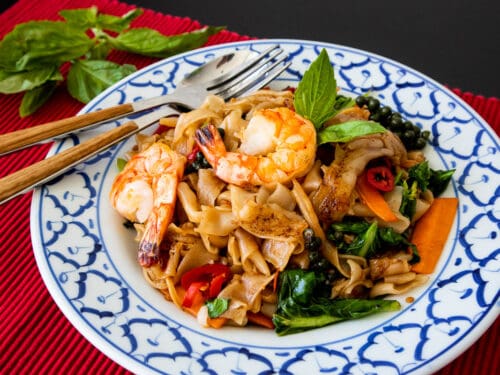 Drunken noodles dish