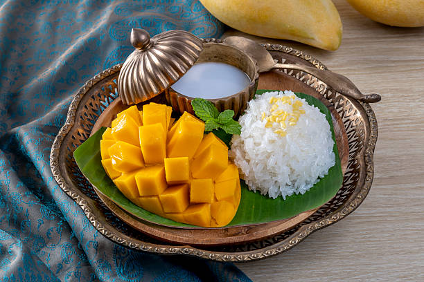 Mango sticky rice dessert